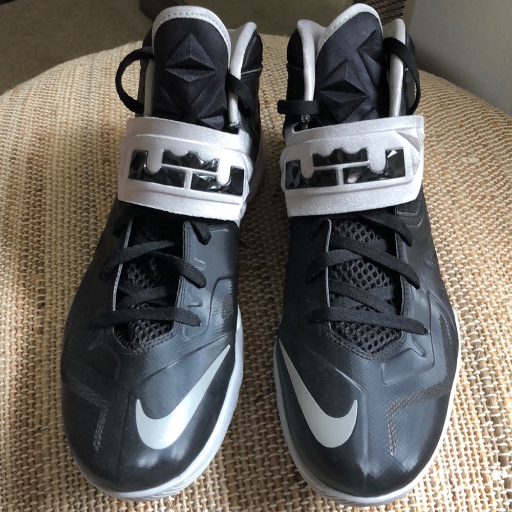 Nike Lebron James Zoom Size 13 NWOB